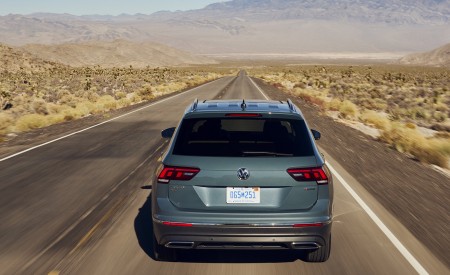 2021 Volkswagen Tiguan SEL (US-Spec) Rear Wallpapers 450x275 (7)