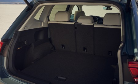 2021 Volkswagen Tiguan SEL (US-Spec) Trunk Wallpapers 450x275 (27)