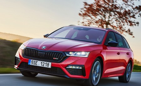 2021 Škoda Octavia RS Combi Front Three-Quarter Wallpapers 450x275 (17)