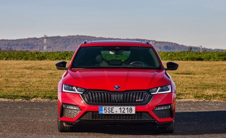 2021 Škoda Octavia RS Combi Front Wallpapers 450x275 (33)