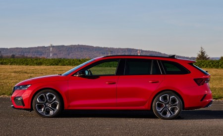 2021 Škoda Octavia RS Combi Side Wallpapers 450x275 (36)
