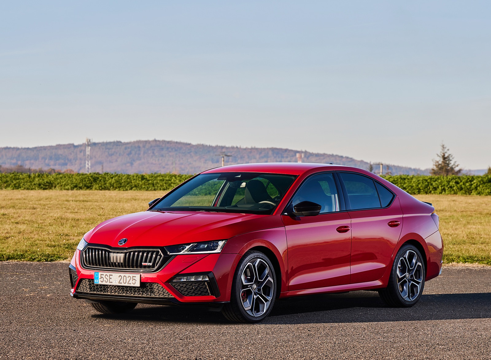 2021 Škoda Octavia RS Front Three-Quarter Wallpapers (10)