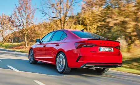 2021 Škoda Octavia RS Rear Three-Quarter Wallpapers  450x275 (6)