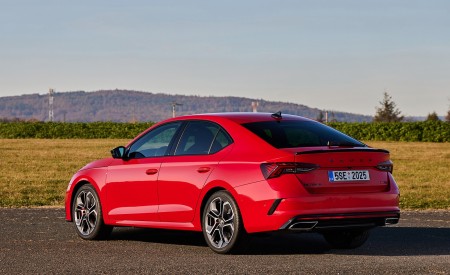 2021 Škoda Octavia RS Rear Three-Quarter Wallpapers 450x275 (12)