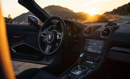 2020 Porsche 718 Boxster T Interior Wallpapers 450x275 (32)