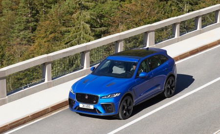 2021 Jaguar F-PACE SVR Front Three-Quarter Wallpapers 450x275 (95)