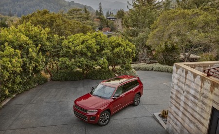 2021 Jeep Grand Cherokee L Overland Front Three-Quarter Wallpapers 450x275 (21)