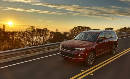 2021 Jeep Grand Cherokee L Overland Front Three-Quarter Wallpapers  450x275 (3)