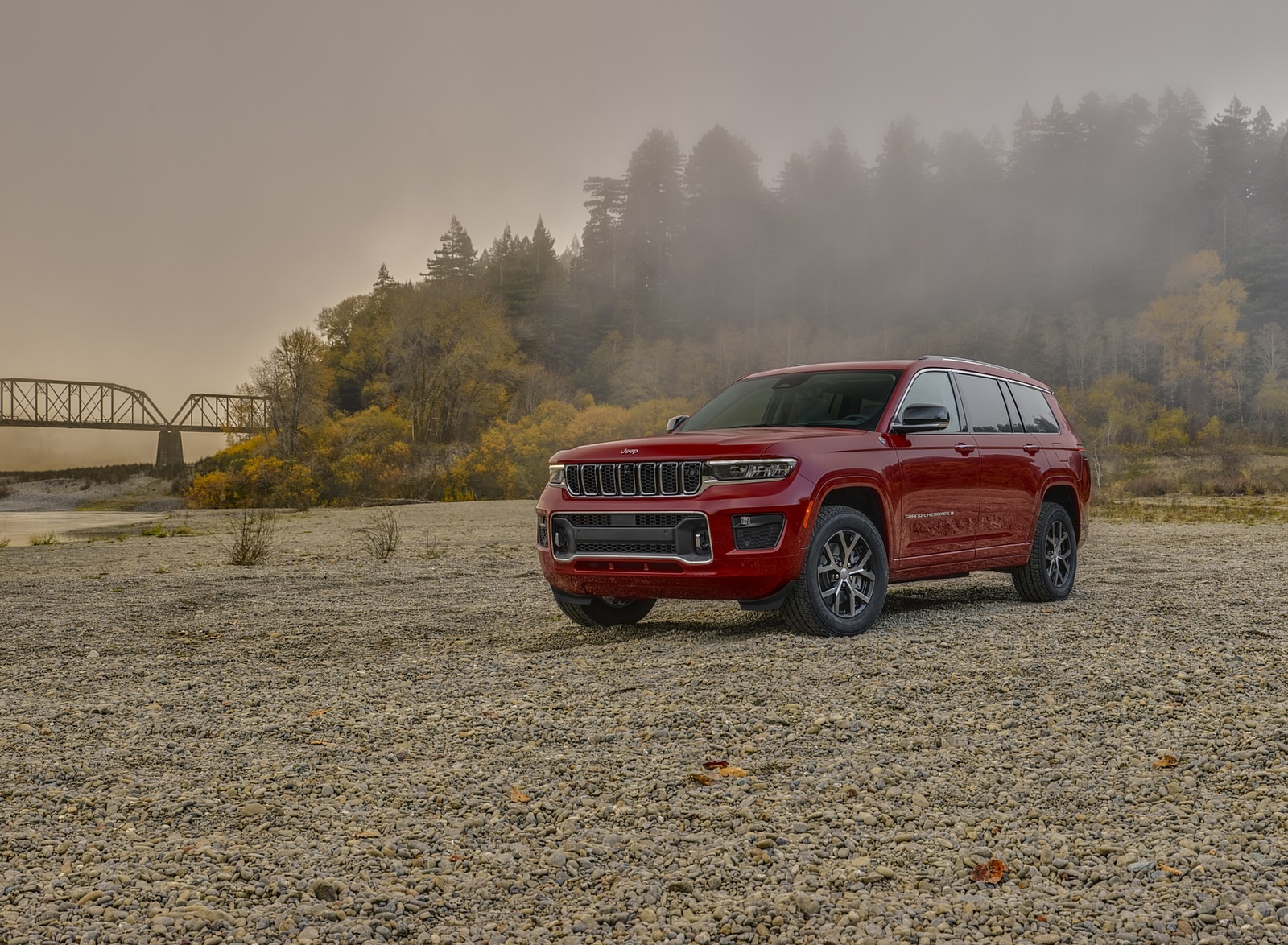 2021 Jeep Grand Cherokee L Overland Front Three-Quarter Wallpapers #11 of 51