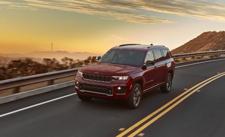 2021 Jeep Grand Cherokee L Overland Front Three-Quarter Wallpapers 450x275 (4)