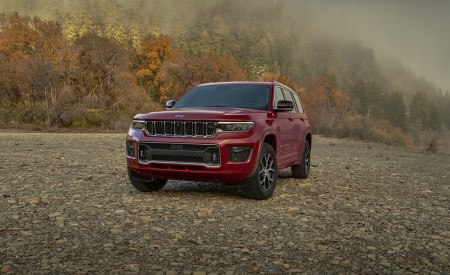 2021 Jeep Grand Cherokee L Overland Front Three-Quarter Wallpapers 450x275 (12)