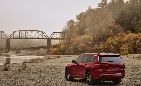 2021 Jeep Grand Cherokee L Overland Rear Three-Quarter Wallpapers 450x275 (14)