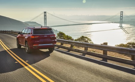 2021 Jeep Grand Cherokee L Overland Rear Three-Quarter Wallpapers 450x275 (7)
