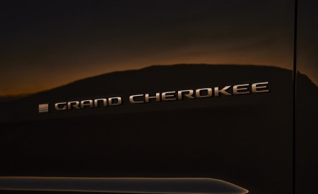 2021 Jeep Grand Cherokee L Summit Reserve Badge Wallpapers 450x275 (58)