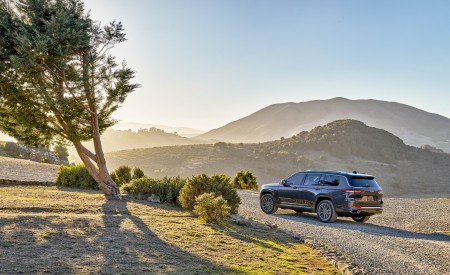 2021 Jeep Grand Cherokee L Summit Reserve Rear Three-Quarter Wallpapers  450x275 (42)