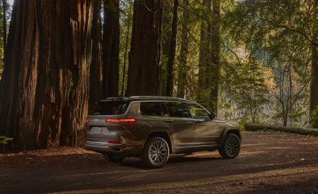 2021 Jeep Grand Cherokee L Summit Reserve Rear Three-Quarter Wallpapers 450x275 (23)