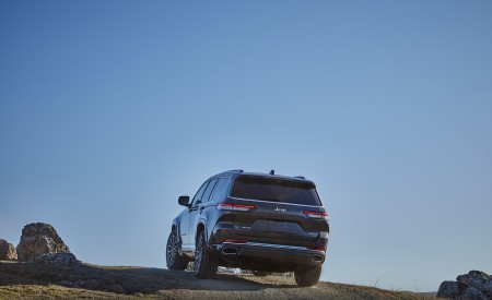 2021 Jeep Grand Cherokee L Summit Reserve Rear Wallpapers 450x275 (31)