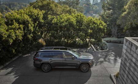 2021 Jeep Grand Cherokee L Summit Reserve Side Wallpapers 450x275 (55)