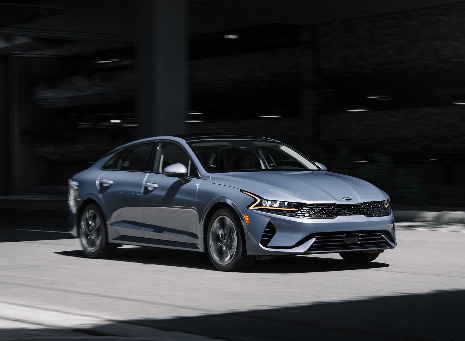 2021 Kia K5 EX 1.6T FWD Front Three-Quarter Wallpapers (7)