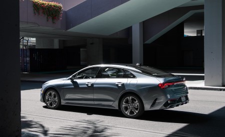 2021 Kia K5 EX 1.6T FWD Rear Three-Quarter Wallpapers 450x275 (11)