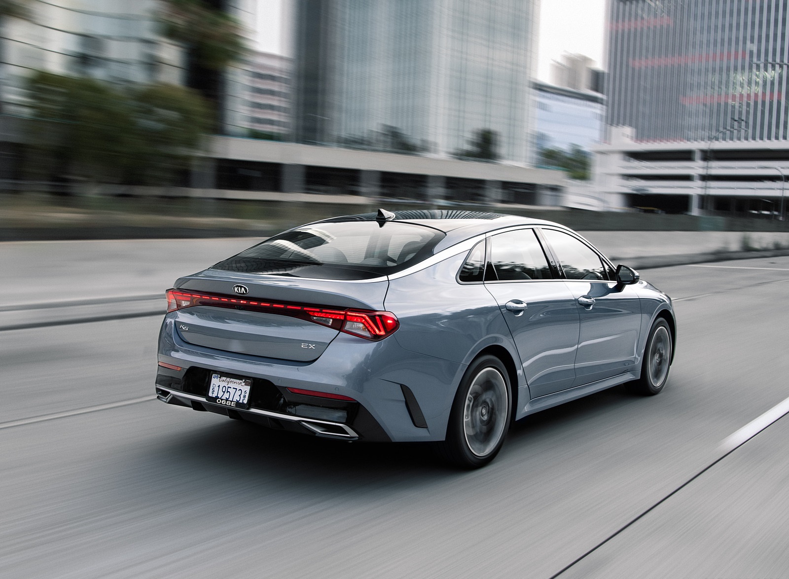 2021 Kia K5 EX 1.6T FWD Rear Three-Quarter Wallpapers (5)