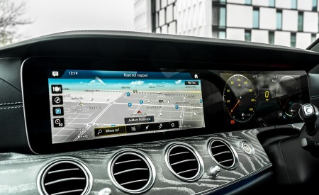 2021 Mercedes-Benz E 300 de Diesel Plug-In Hybrid (UK-Spec) Central Console Wallpapers  450x275 (156)