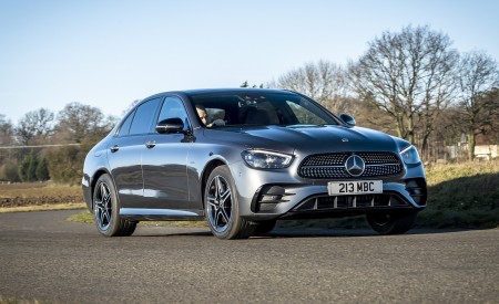 2021 Mercedes-Benz E 300 de Diesel Plug-In Hybrid (UK-Spec) Front Three-Quarter Wallpapers 450x275 (85)