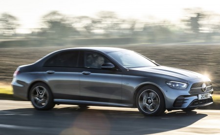 2021 Mercedes-Benz E 300 de Diesel Plug-In Hybrid (UK-Spec) Front Three-Quarter Wallpapers 450x275 (96)