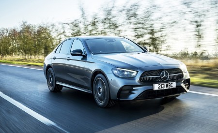 2021 Mercedes-Benz E 300 de Diesel Plug-In Hybrid (UK-Spec) Front Three-Quarter Wallpapers 450x275 (78)