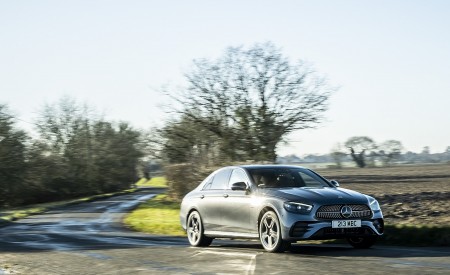 2021 Mercedes-Benz E 300 de Diesel Plug-In Hybrid (UK-Spec) Front Three-Quarter Wallpapers  450x275 (110)