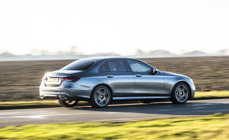 2021 Mercedes-Benz E 300 de Diesel Plug-In Hybrid (UK-Spec) Rear Three-Quarter Wallpapers 450x275 (111)