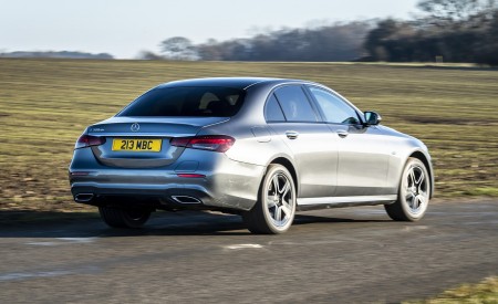 2021 Mercedes-Benz E 300 de Diesel Plug-In Hybrid (UK-Spec) Rear Three-Quarter Wallpapers 450x275 (89)