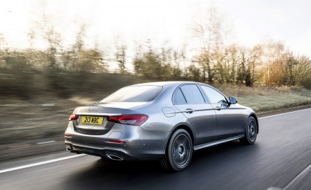 2021 Mercedes-Benz E 300 de Diesel Plug-In Hybrid (UK-Spec) Rear Three-Quarter Wallpapers 450x275 (81)