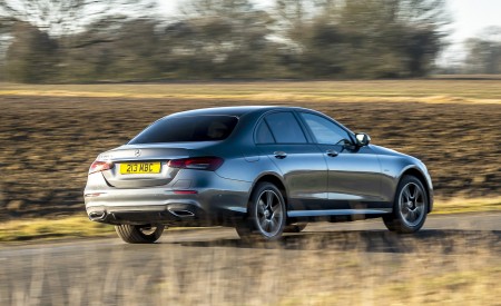 2021 Mercedes-Benz E 300 de Diesel Plug-In Hybrid (UK-Spec) Rear Three-Quarter Wallpapers 450x275 (113)