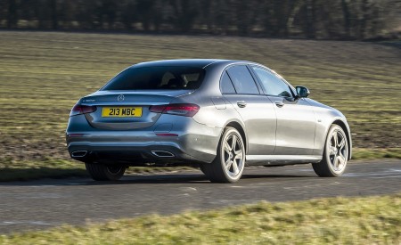 2021 Mercedes-Benz E 300 de Diesel Plug-In Hybrid (UK-Spec) Rear Three-Quarter Wallpapers  450x275 (82)