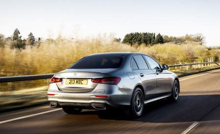 2021 Mercedes-Benz E 300 de Diesel Plug-In Hybrid (UK-Spec) Rear Three-Quarter Wallpapers  450x275 (92)