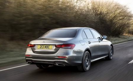 2021 Mercedes-Benz E 300 de Diesel Plug-In Hybrid (UK-Spec) Rear Three-Quarter Wallpapers 450x275 (83)