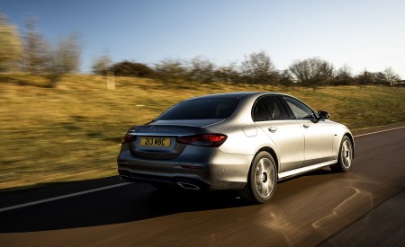 2021 Mercedes-Benz E 300 de Diesel Plug-In Hybrid (UK-Spec) Rear Three-Quarter Wallpapers  450x275 (93)