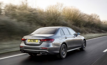 2021 Mercedes-Benz E 300 de Diesel Plug-In Hybrid (UK-Spec) Rear Three-Quarter Wallpapers  450x275 (84)
