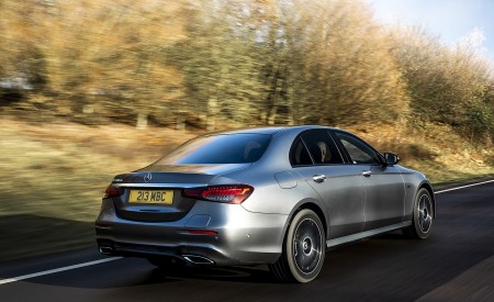 2021 Mercedes-Benz E 300 de Diesel Plug-In Hybrid (UK-Spec) Rear Three-Quarter Wallpapers 450x275 (94)
