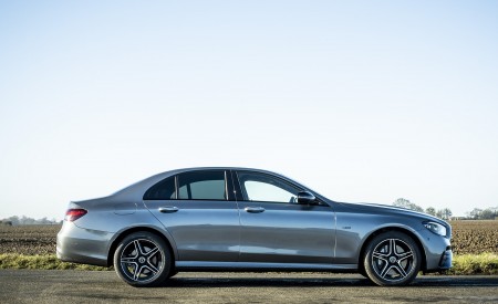 2021 Mercedes-Benz E 300 de Diesel Plug-In Hybrid (UK-Spec) Side Wallpapers  450x275 (114)