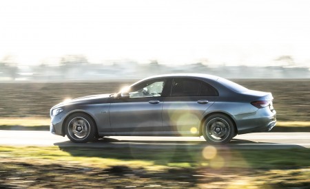 2021 Mercedes-Benz E 300 de Diesel Plug-In Hybrid (UK-Spec) Side Wallpapers 450x275 (101)