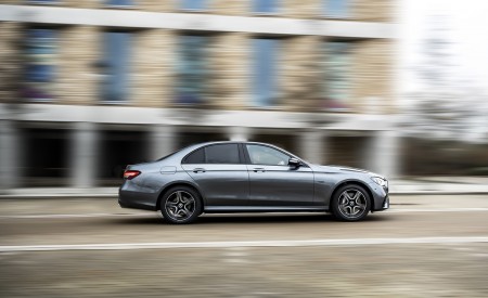 2021 Mercedes-Benz E 300 de Diesel Plug-In Hybrid (UK-Spec) Side Wallpapers 450x275 (123)