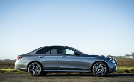 2021 Mercedes-Benz E 300 de Diesel Plug-In Hybrid (UK-Spec) Side Wallpapers  450x275 (115)