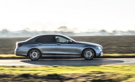 2021 Mercedes-Benz E 300 de Diesel Plug-In Hybrid (UK-Spec) Side Wallpapers 450x275 (103)