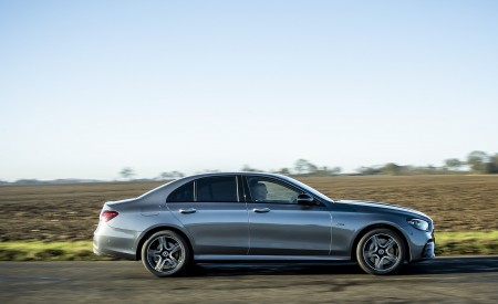 2021 Mercedes-Benz E 300 de Diesel Plug-In Hybrid (UK-Spec) Side Wallpapers 450x275 (117)