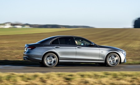 2021 Mercedes-Benz E 300 de Diesel Plug-In Hybrid (UK-Spec) Side Wallpapers 450x275 (106)