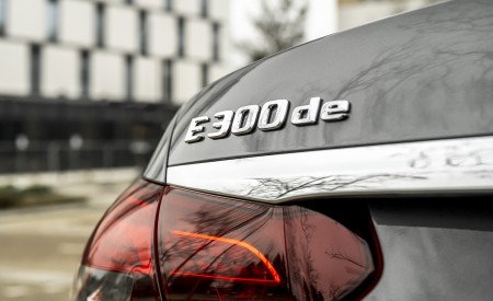 2021 Mercedes-Benz E 300 de Diesel Plug-In Hybrid (UK-Spec) Tail Light Wallpapers 450x275 (134)