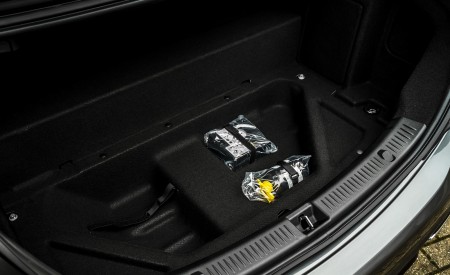 2021 Mercedes-Benz E 300 de Diesel Plug-In Hybrid (UK-Spec) Trunk Wallpapers 450x275 (167)