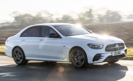 2021 Mercedes-Benz E 300 e Plug-In Hybrid (UK-Spec) Front Three-Quarter Wallpapers 450x275 (14)